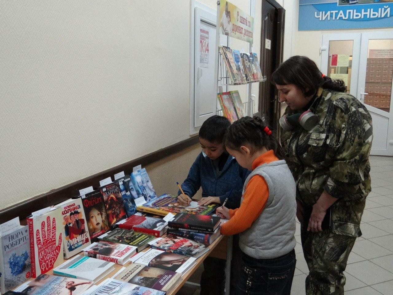 Библиотека уфа. Комсомольская 138 Уфа библиотека. Центральная городская библиотека Уфа. Библиотека на Комсомольской Медногорск. Комсомольская 10 Уфа библиотека.